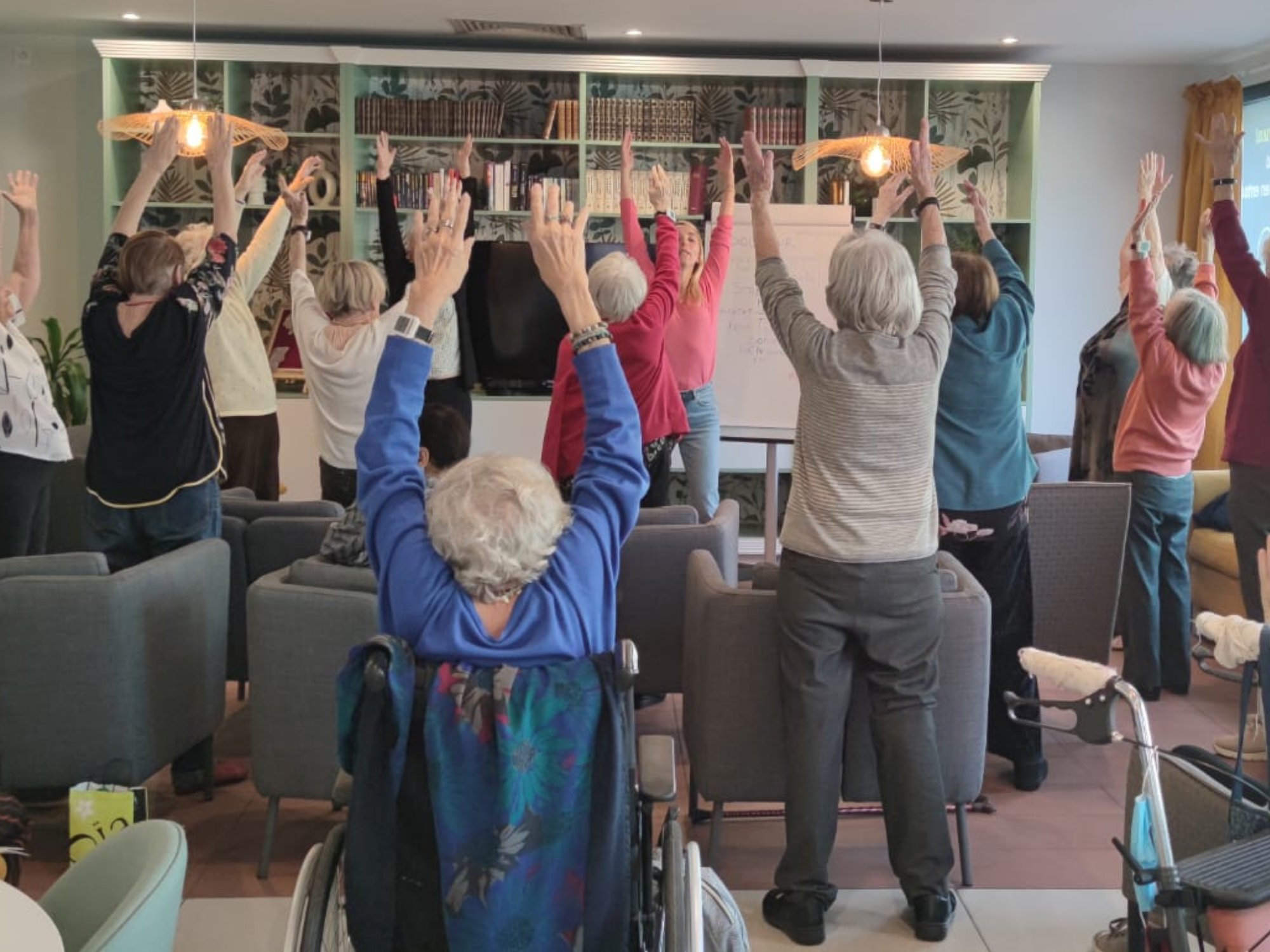 Atelier collectif de mouvement avec des personnes âgées